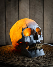 Cargar imagen en el visor de la galería, Lámpara The Mime Skull