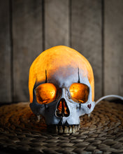 Cargar imagen en el visor de la galería, Lámpara The Mime Skull