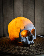 Cargar imagen en el visor de la galería, Lámpara The Mime Skull