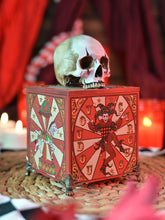 Cargar imagen en el visor de la galería, Caja de Madera con Calavera Circus