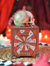 Cargar imagen en el visor de la galería, Caja de Madera con Calavera Circus