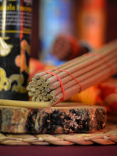 Cargar imagen en el visor de la galería, Incienso budista de Nepal