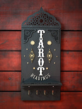 Cargar imagen en el visor de la galería, Colgador Tarot Readings