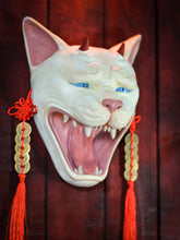 Cargar imagen en el visor de la galería, Máscara Gato Bakeneko Blanco