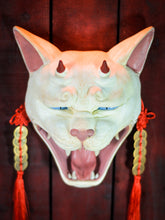 Cargar imagen en el visor de la galería, Máscara Gato Bakeneko Blanco