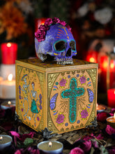 Cargar imagen en el visor de la galería, Caja Calavera Mexicana Catrina Naranja
