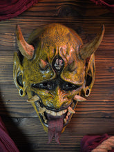 Cargar imagen en el visor de la galería, Máscara Hannya Amarillo Dorado
