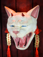 Cargar imagen en el visor de la galería, Máscara Gato Bakeneko Blanco
