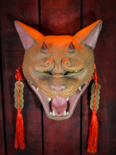 Cargar imagen en el visor de la galería, Máscara Gato Bakeneko Naranja

